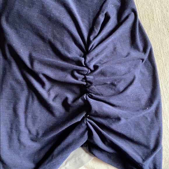 2 Women’s Small New Balance Athletic Shirts - Picture 2 of 3